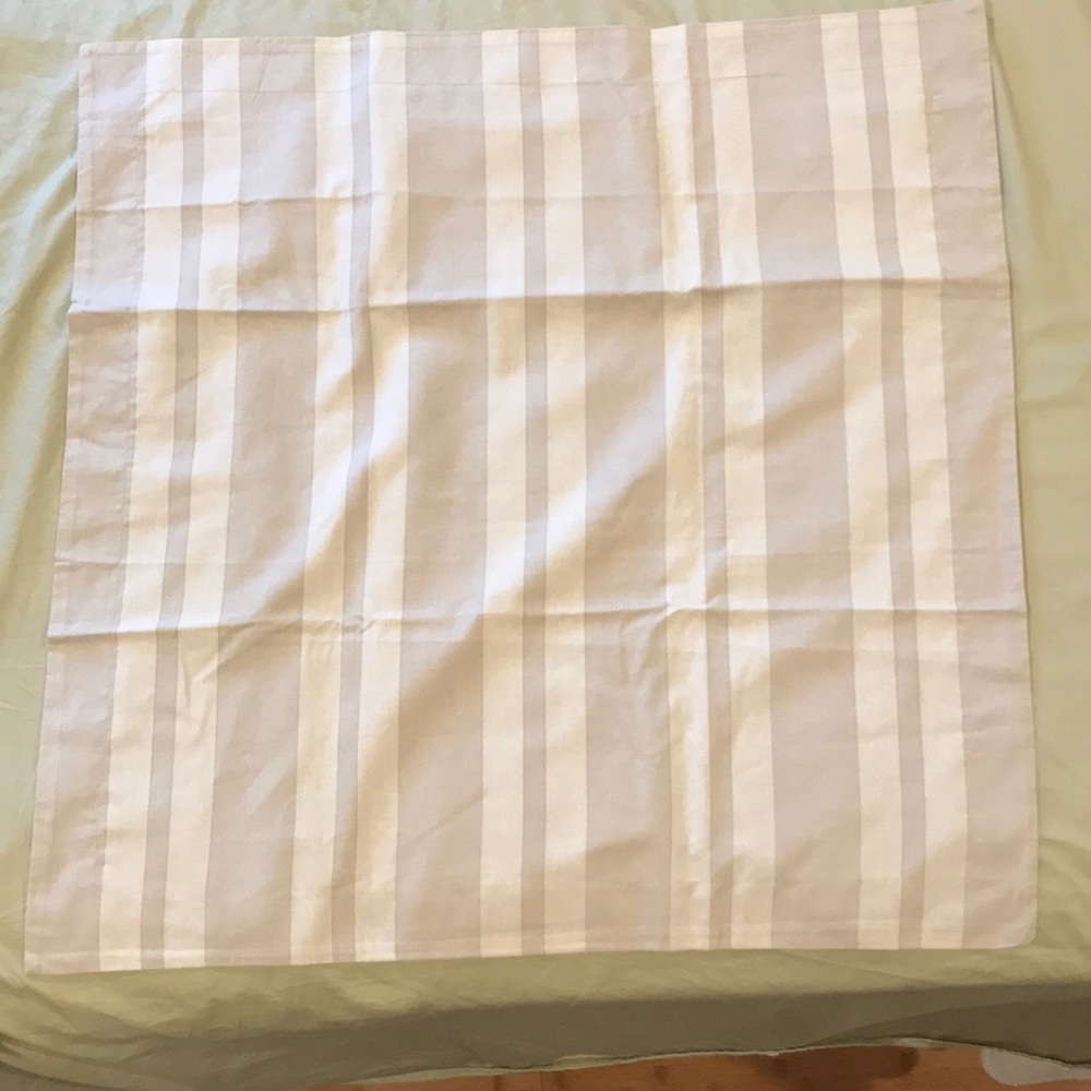 1 Set Martha Stewart. Pillow cases
